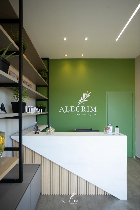 Recepção da Alecrim Manipulações projetada pela Simplifique Interiores
